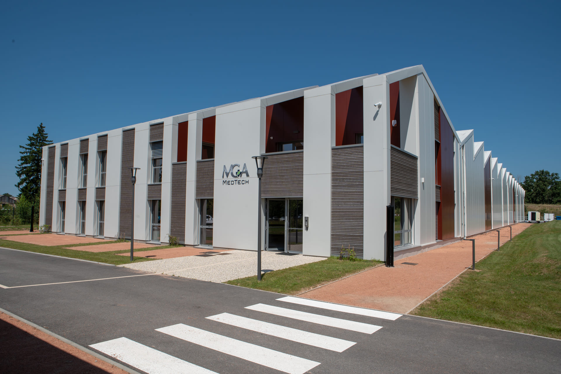 Inauguration de la première usine du futur de MEDTECH et de la BIOTECH en France